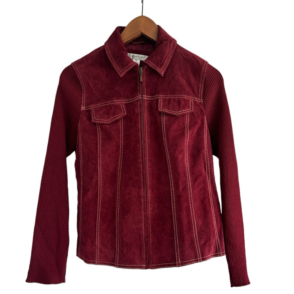Vintage burgundy/ maroon suede jacket with zipper perfect for fall!